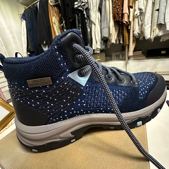 Brand NWOT Sketchers Water Repellant Hiking boots - Picture 7 of 7